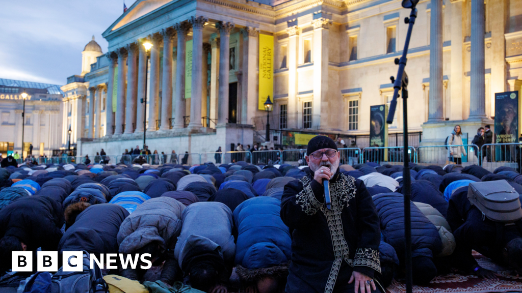 Badenoch backs Tory MP in row over Muslim prayer event
