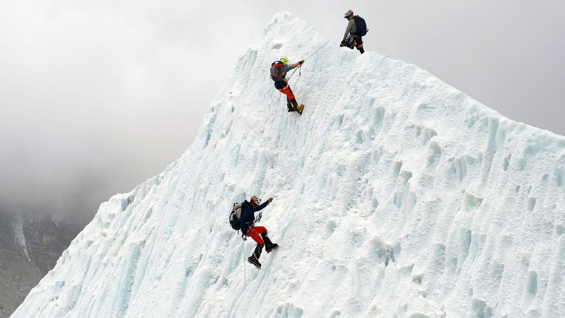 Robot wars and treacherous Everest ascents: The most striking images of the week