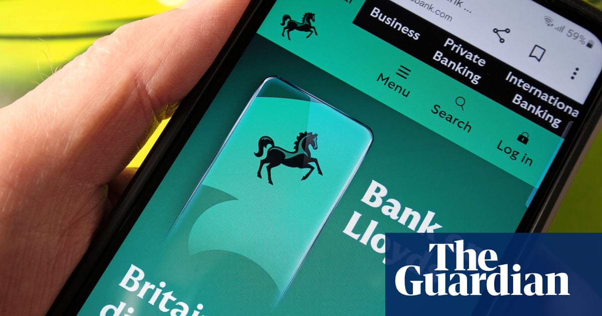 Lloyds customers unable to make payments due to IT glitch