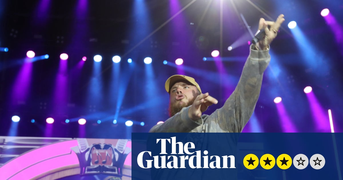 Luke Combs review – regular Joe megastar brings the arena-sized party home