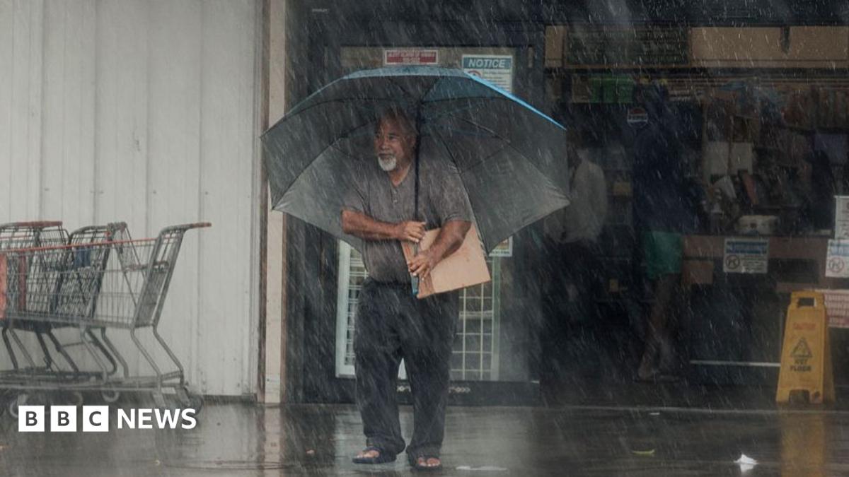 One dead, homes swept away after Hurricane Lala lashes Hawaii