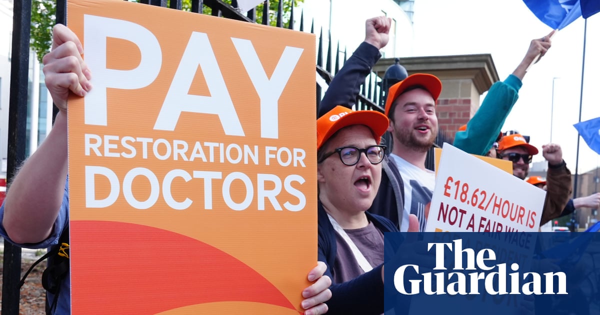 Resident doctors in England accept government offer on pay and jobs