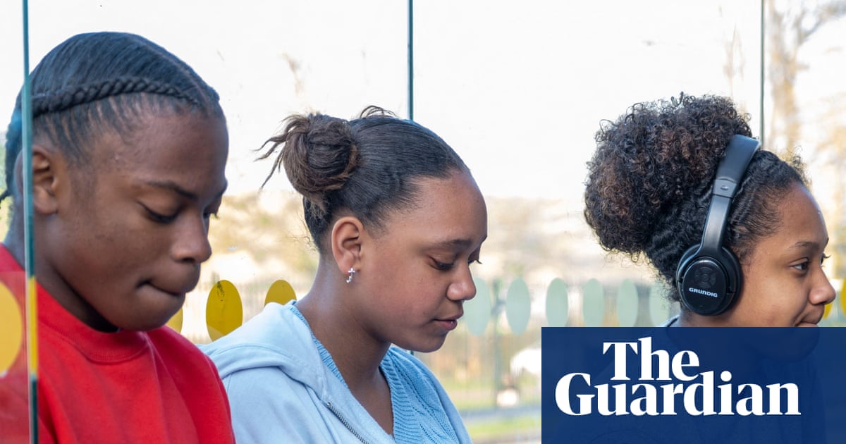 ‘What’s the point?’ Teenagers give their verdict on Britain’s social media curfew