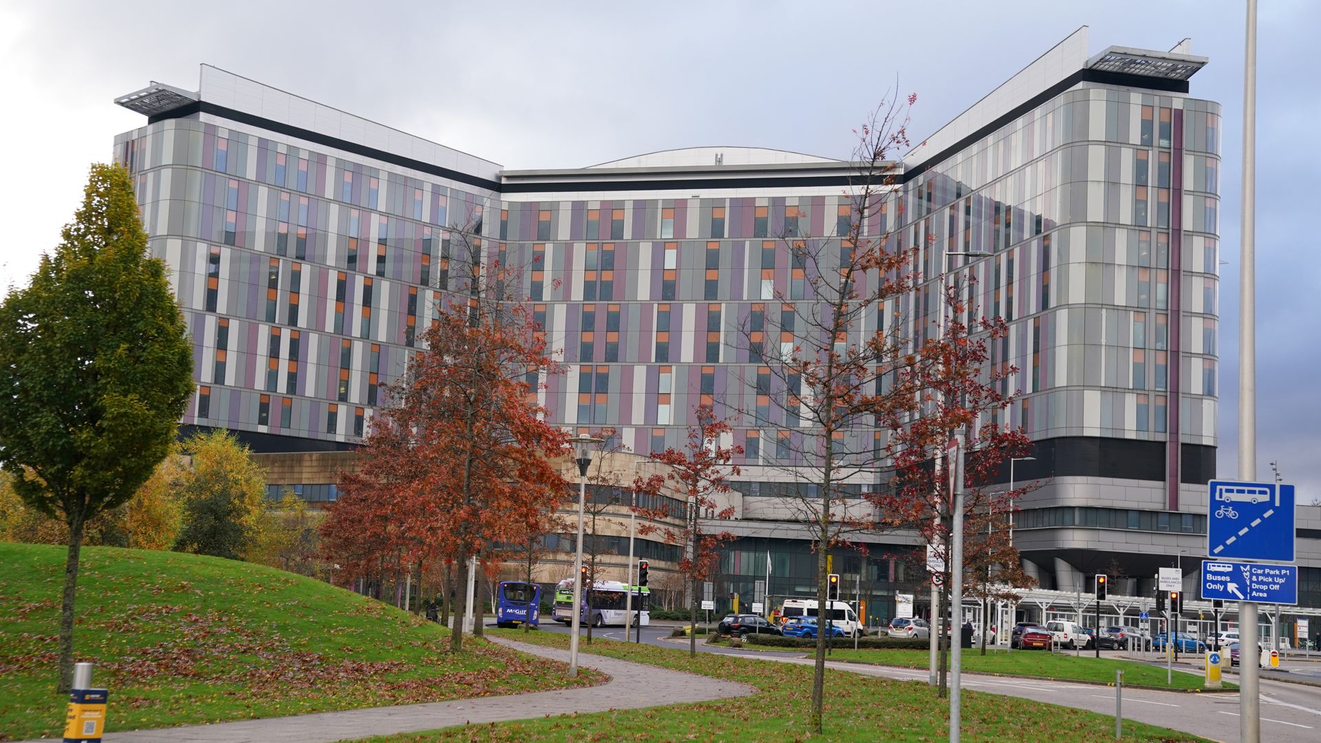 First minister 'confident' of hospital safety despite dirty water revelations