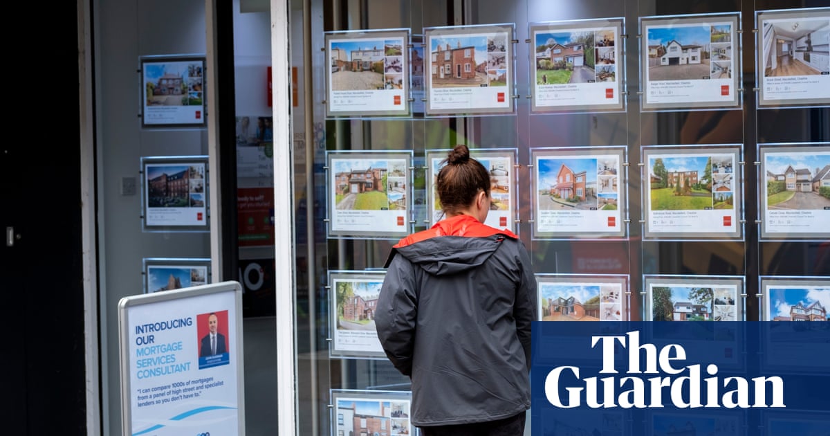 UK houses near top state secondary schools cost £40,000 more, research reveals