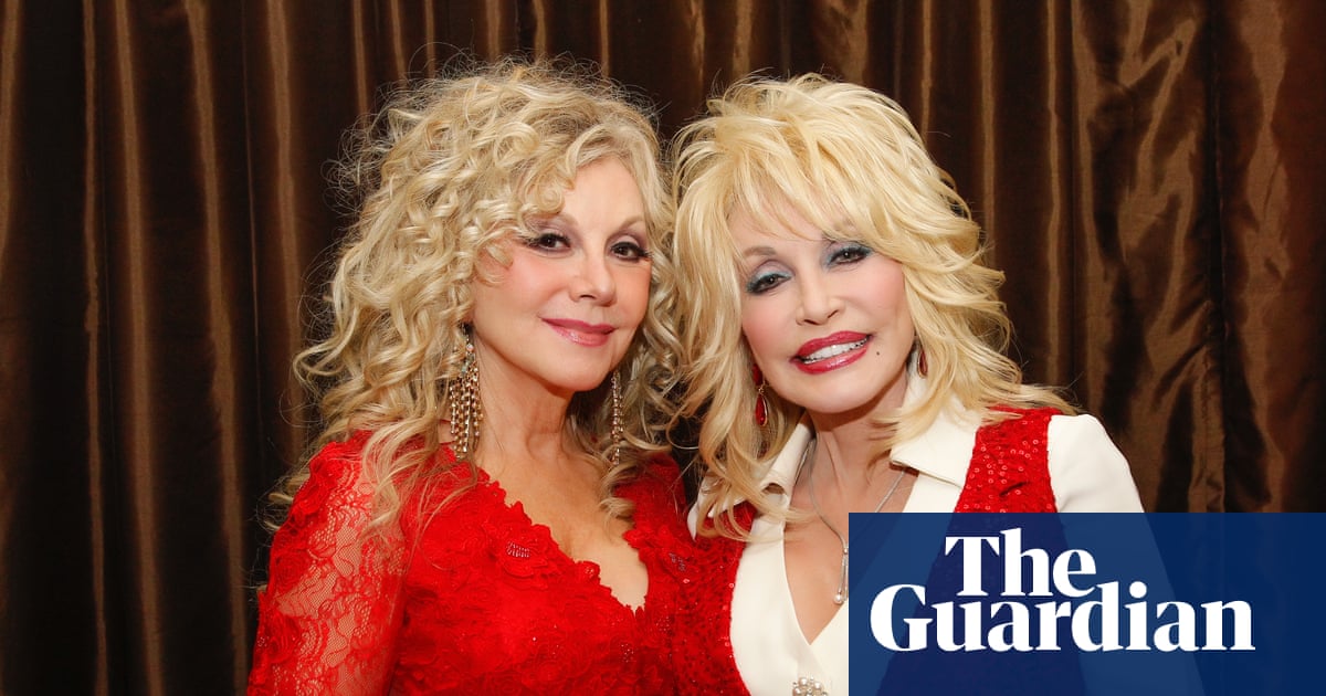 Dolly Parton’s sister reveals singer offered to test experimental cancer drugs before she died