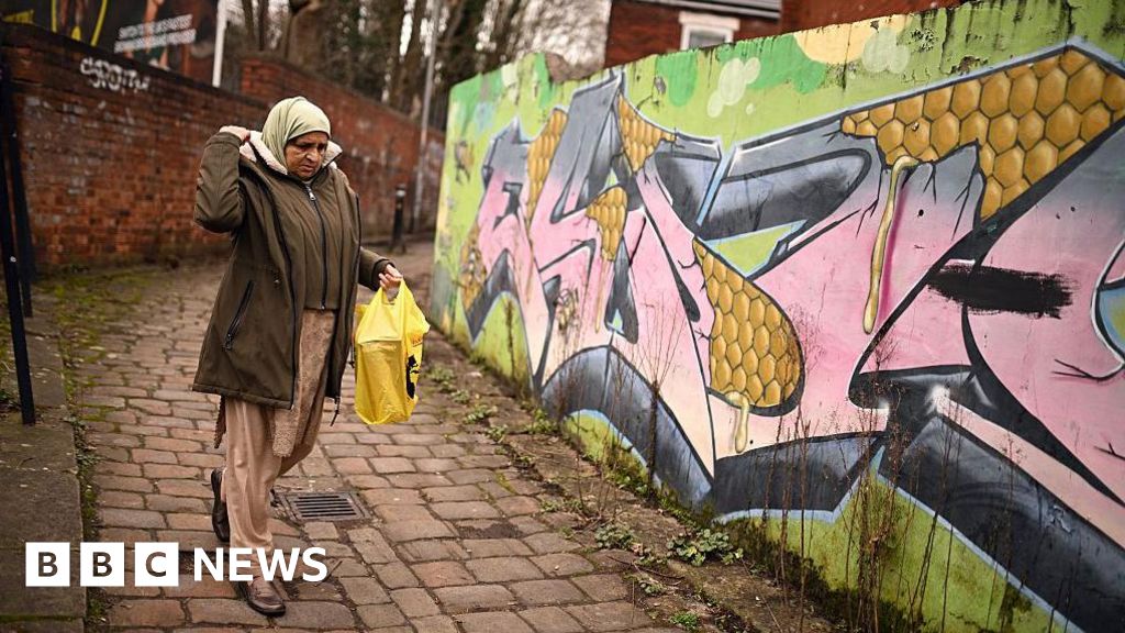 Labour face tough fight in Gorton and Denton by-election 