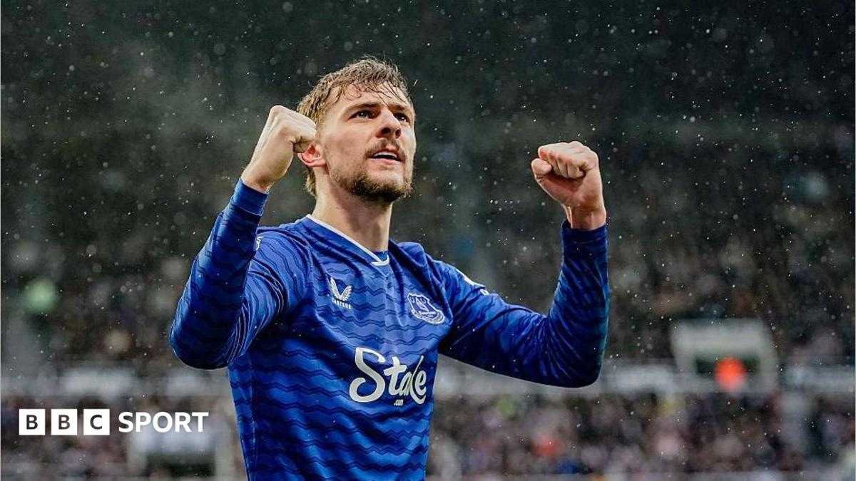 Will Everton's formidable away form throw open title race?