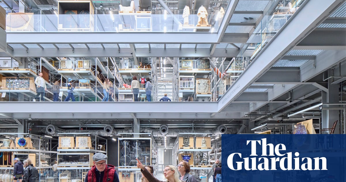 Staff at V&A site in London vote to strike over toilet and water breaks