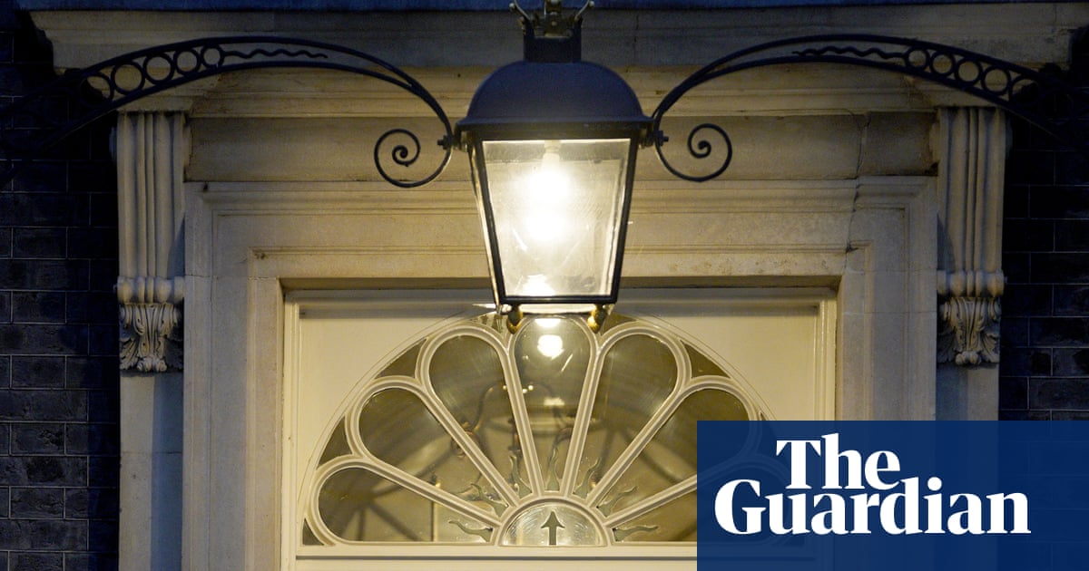 Labour holds No 10 drinks party for donors amid growing calls for donations cap