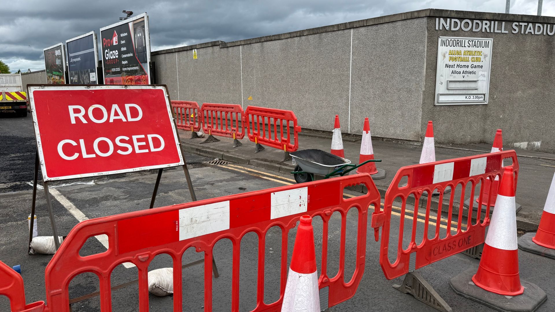 Car crashes into pedestrians - children taken to hospital