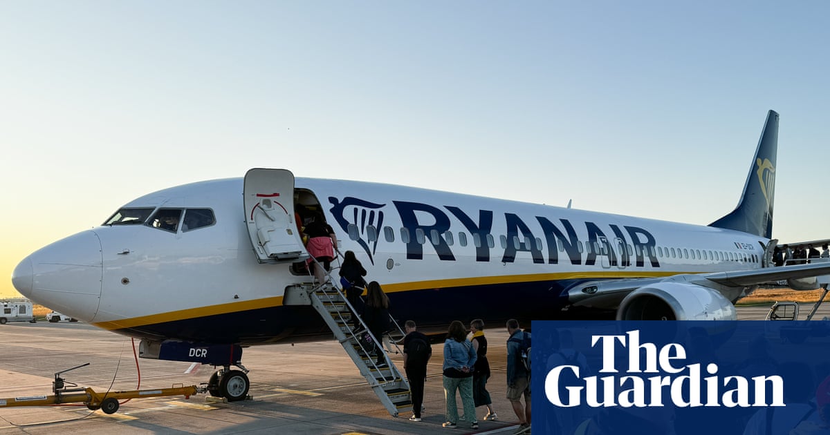 ‘Grace period’ needed for dual nationals returning to UK on second passport, say Lib Dems