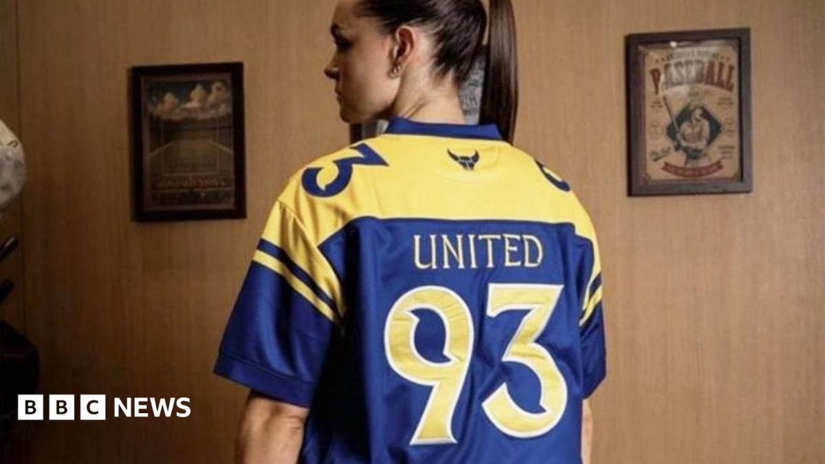 Oxford apologise for United 93 shirt advert