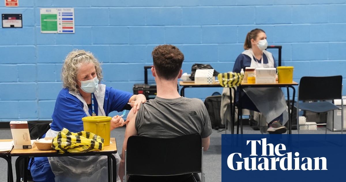 UK school leavers and new students to be offered meningitis B vaccine