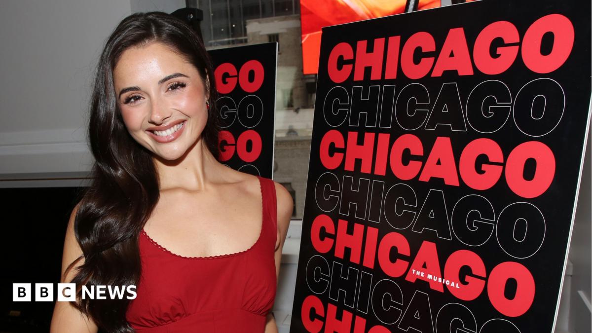 Dallas Cowboys Cheerleaders star impresses on Broadway after celebrity casting row