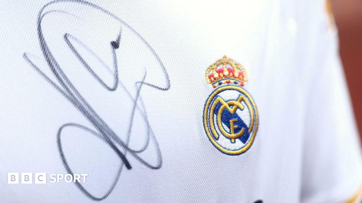 Are autograph hunters going too far?