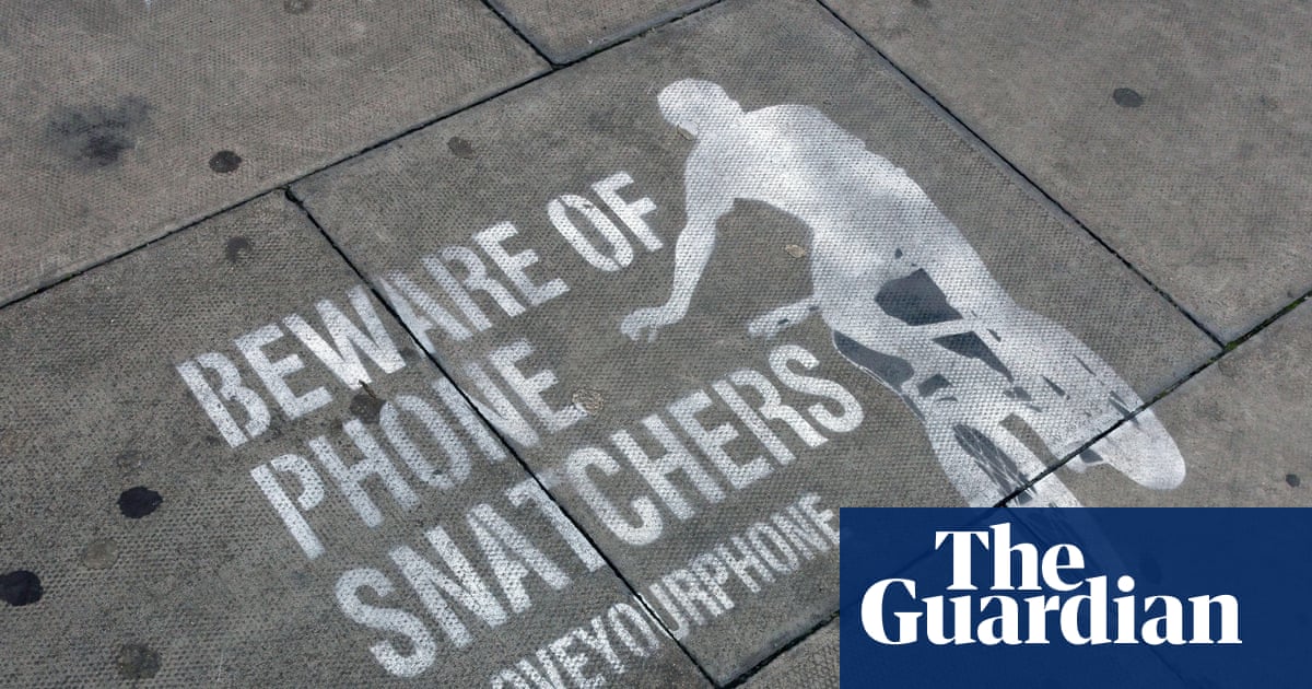 Met police chief calls for law to make stolen phones ‘unusable bricks’