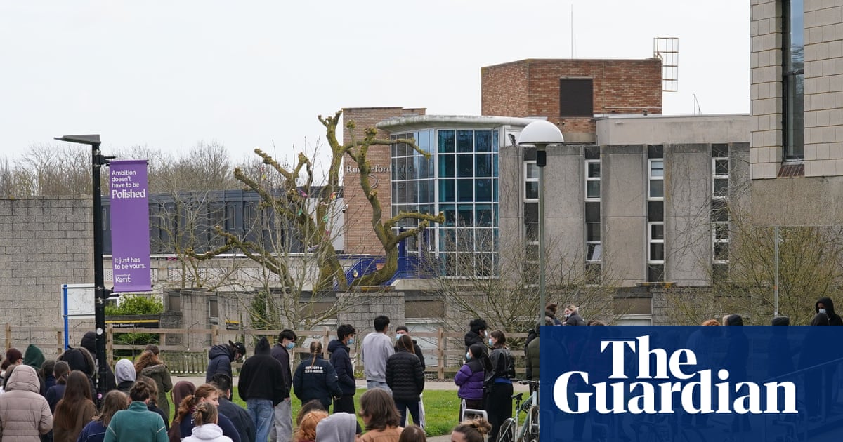 NHS trust took two days to raise alarm about Kent meningitis outbreak, says report