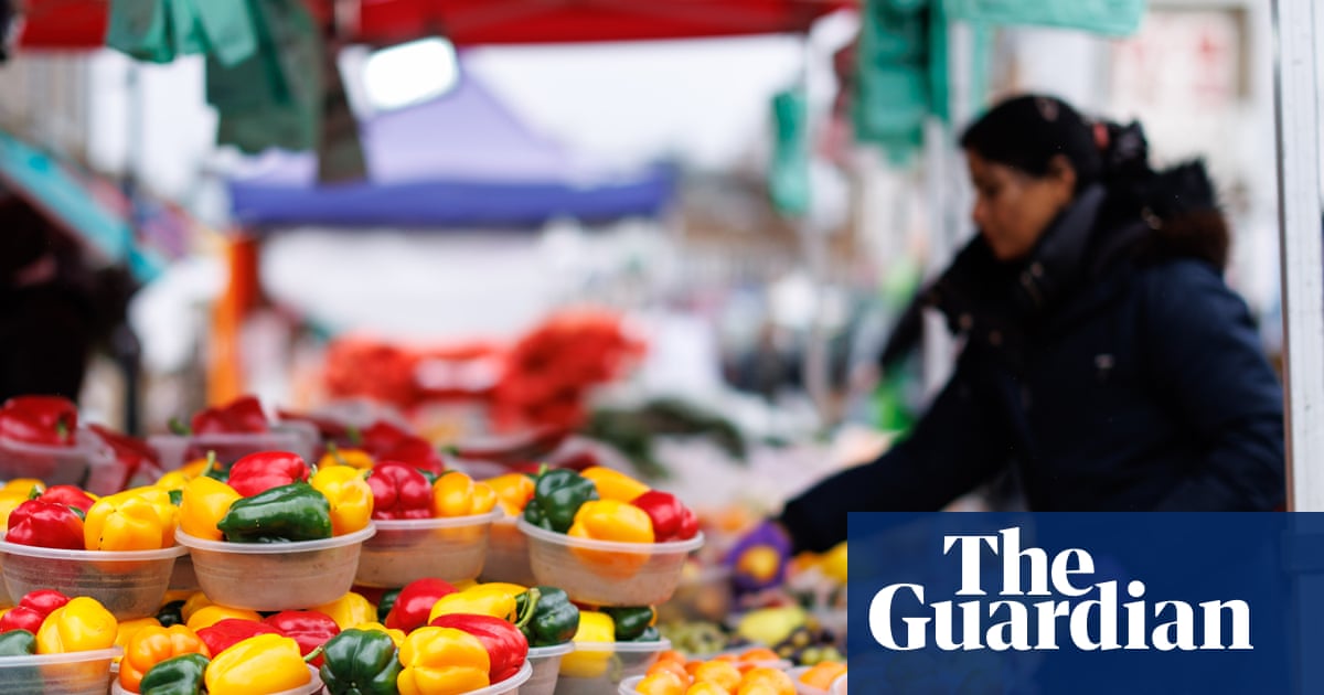 How could strait of Hormuz closure affect UK food and medicine supplies?