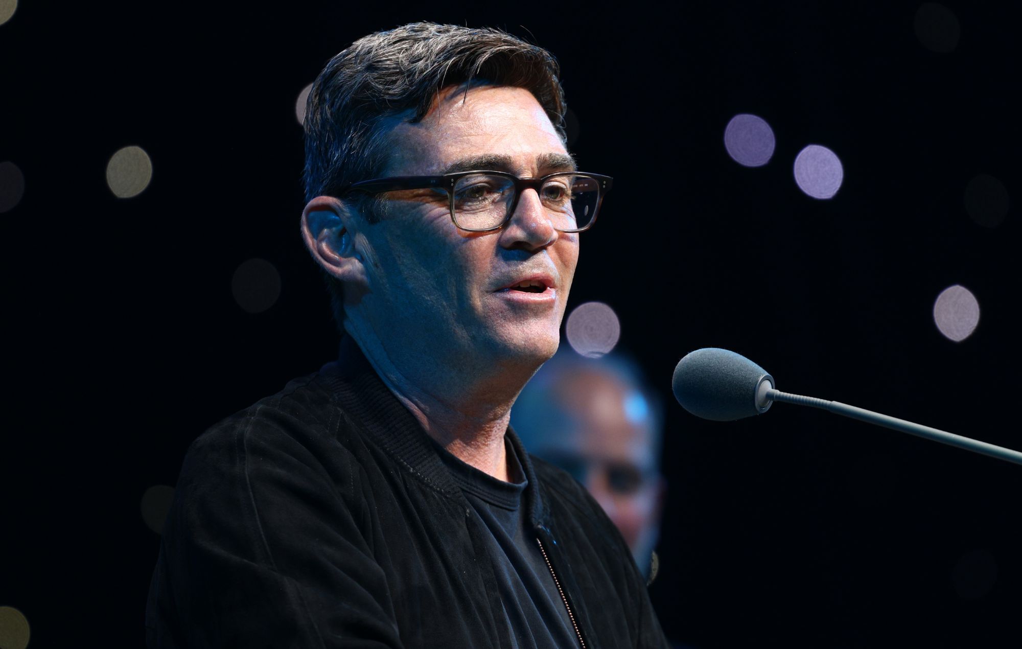 Watch Andy Burnham blind-rank his favourite bands – including Oasis, The Smiths, Wolf Alice and more