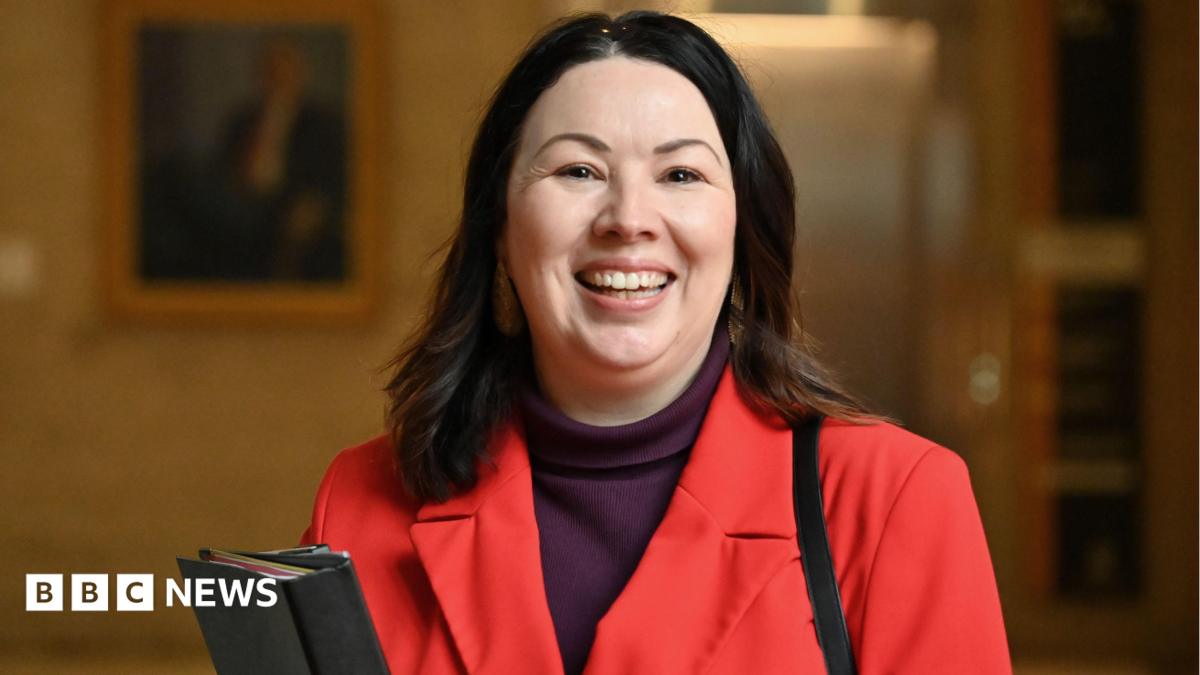 Lennon criticises 'nasty' Scottish Labour as leadership bid fails
