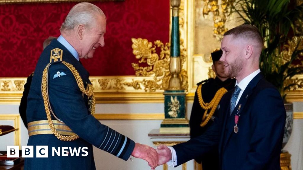 Bravery medal recipient hugged armed man to stop him bombing hospital