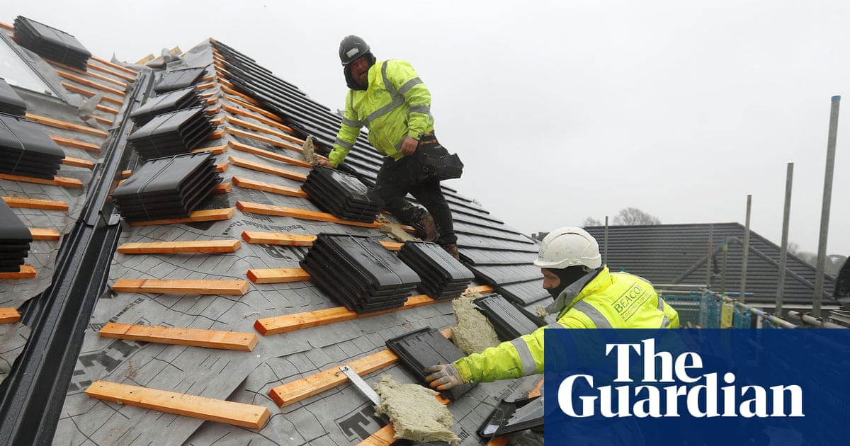 UK’s largest housebuilder to buy less land in blow to Labour’s homes target