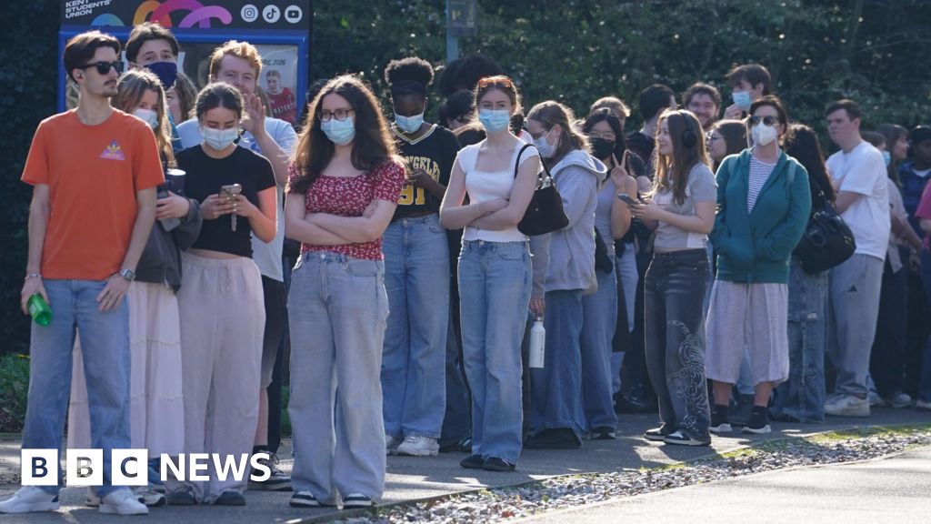 Huge queues for meningitis B jabs as vaccination scheme expanded
