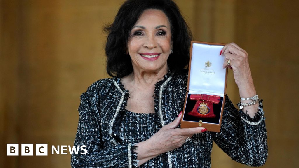 Dame Shirley Bassey reveals she can no longer reply to fan mail