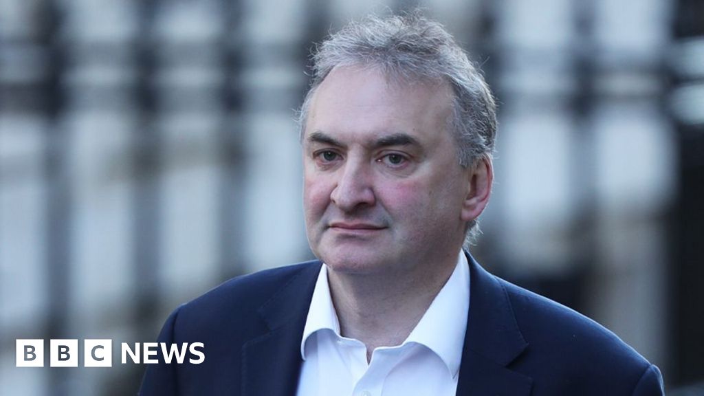 Don't sack cabinet secretary until Mandelson files published, Badenoch says
