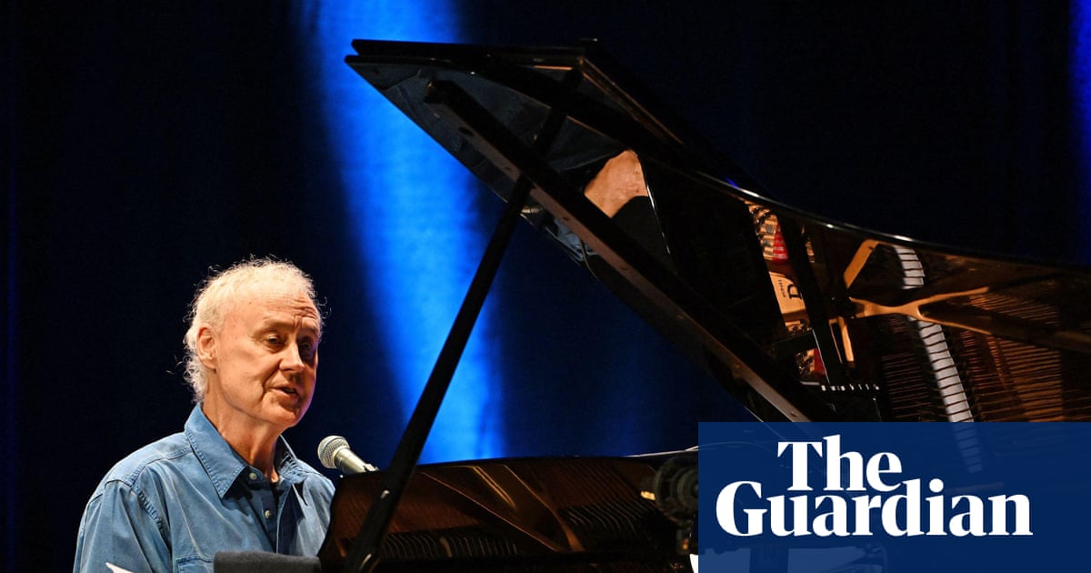 ‘I’m an old b****** looking back’: the bizarre renaissance of piano-jammer Bruce Hornsby