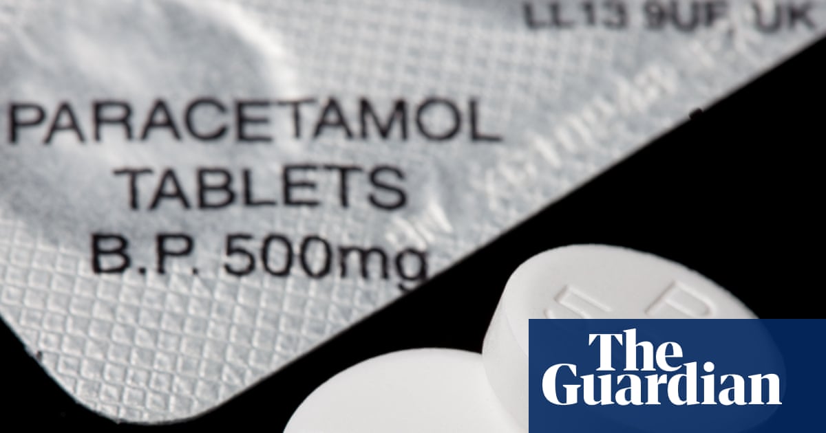 Hospitals in England hit by shortages of common drugs such as paracetamol