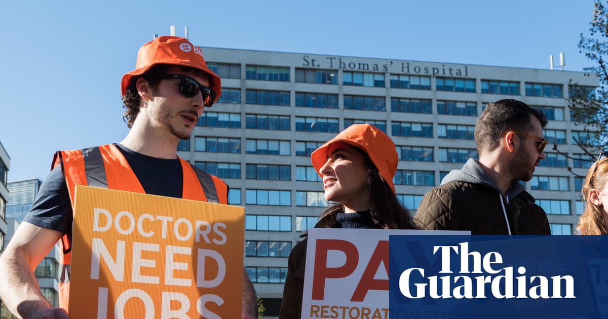 British Medical Association accused of hypocrisy as its own staff strike over pay