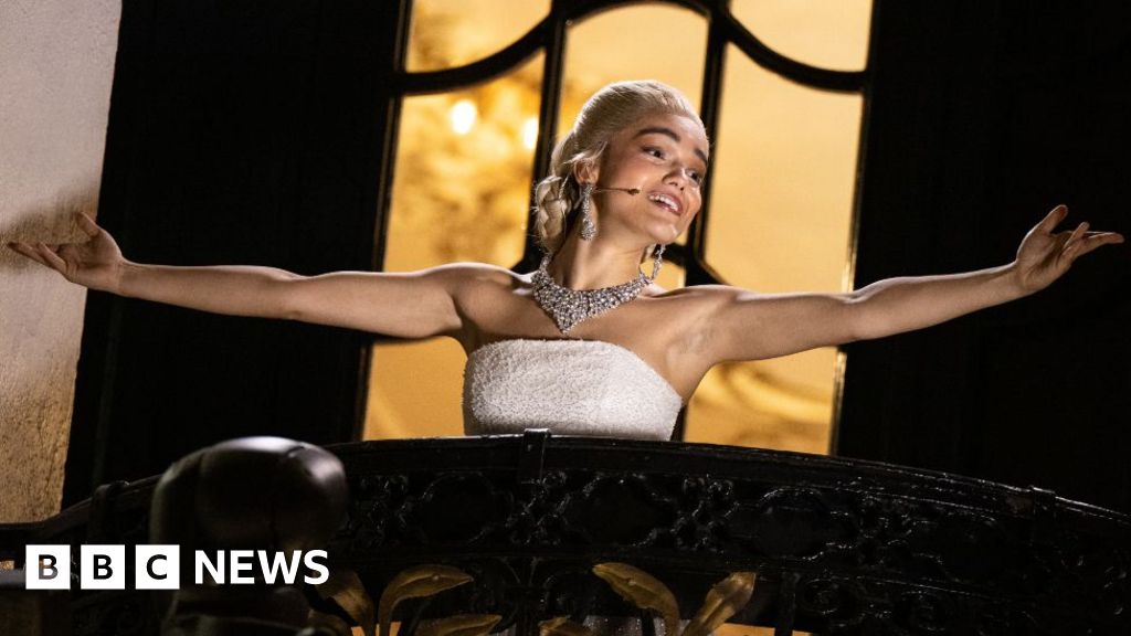 Rachel Zegler nominated for Olivier after balcony performance of Evita