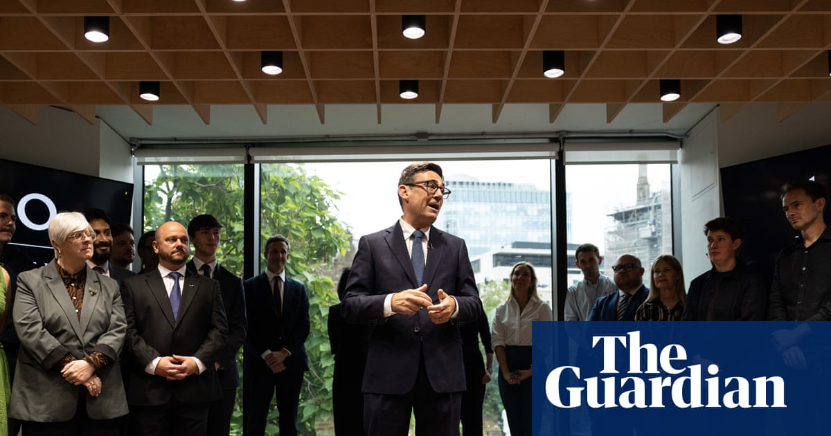 Andy Burnham opens No 10 North in Manchester – video