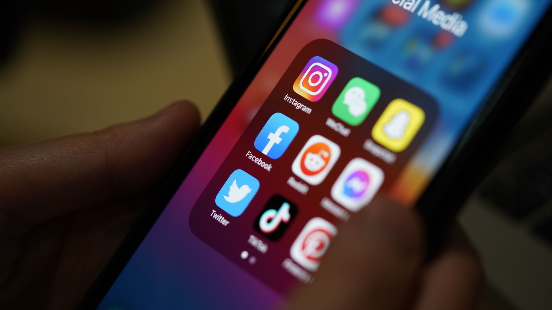 Starmer to pledge social media crackdown to protect children