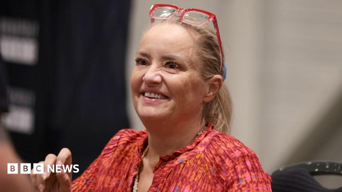 Lucy Davis 'grateful' for support over cancer diagnosis