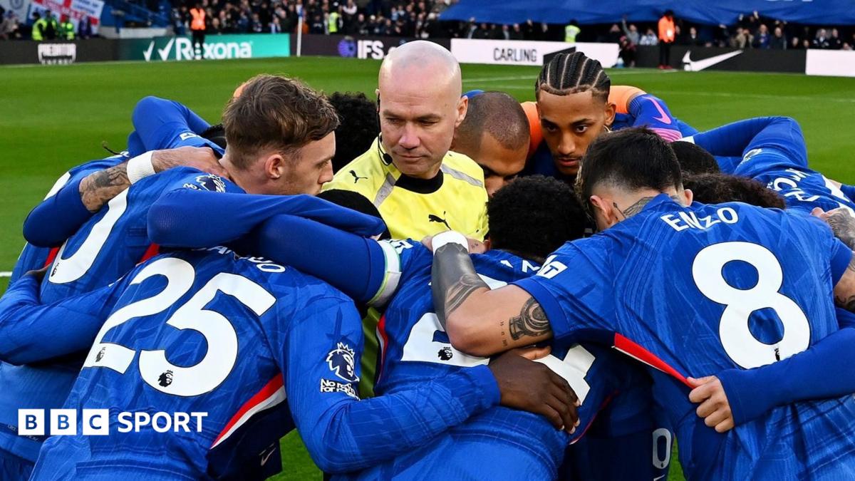 Rosenior says referee should focus on job, not Chelsea huddle