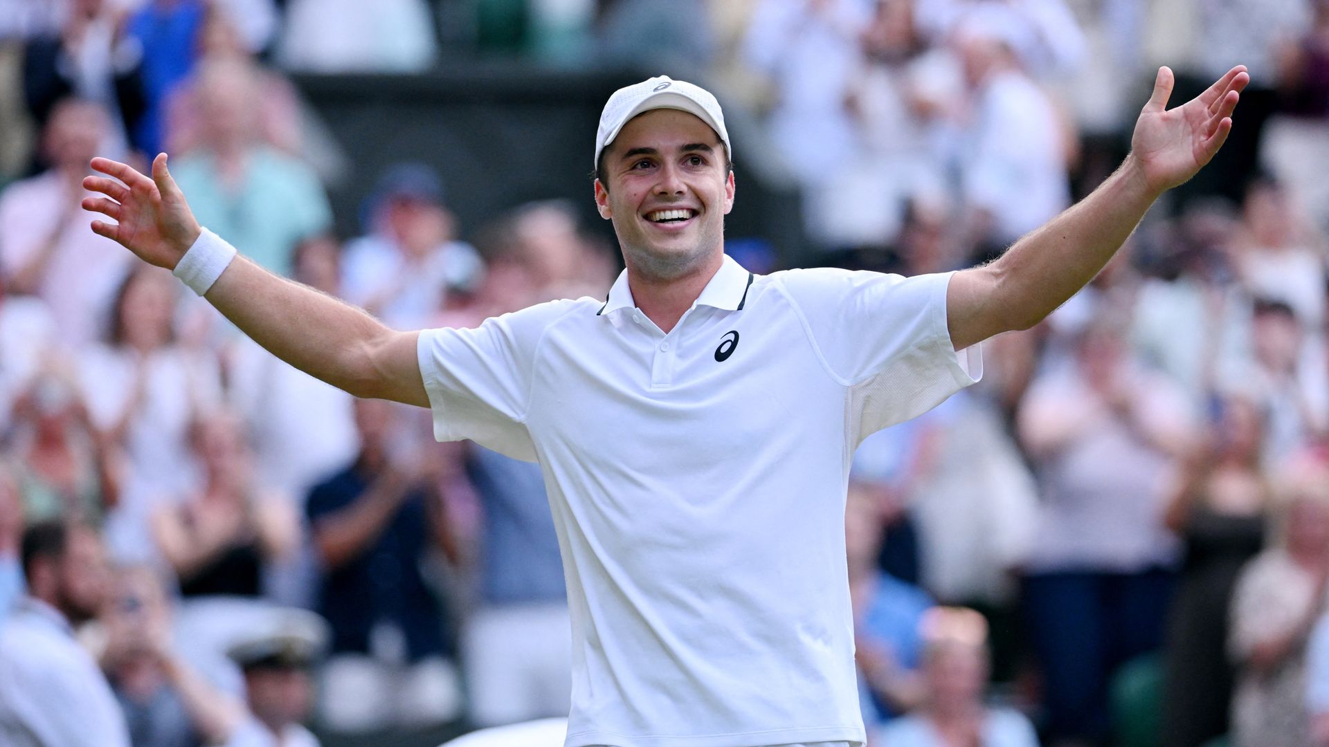 British wildcard reaches Wimbledon quarter-finals