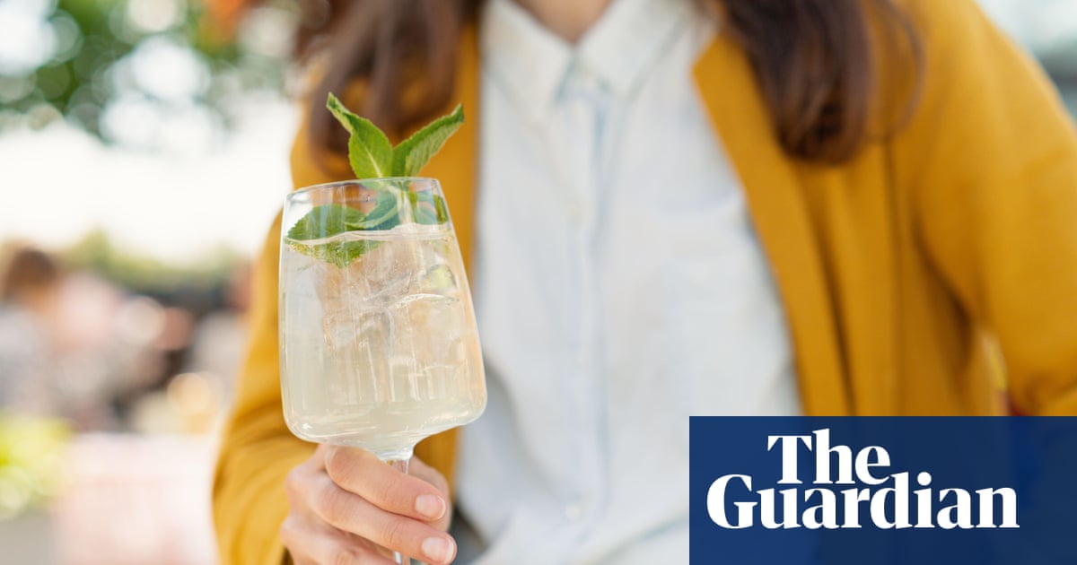 Put away the Aperol and raise a glass to Hugo spritz, the drink of the summer
