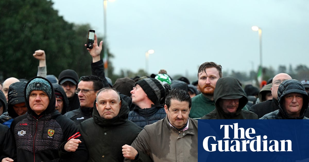 Tensions rise as Orange Order members vow to continue with march blocked by police
