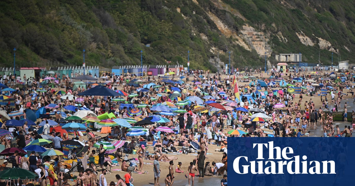 Water safety experts warn of dangers of outdoor swimming as heatwave grips UK