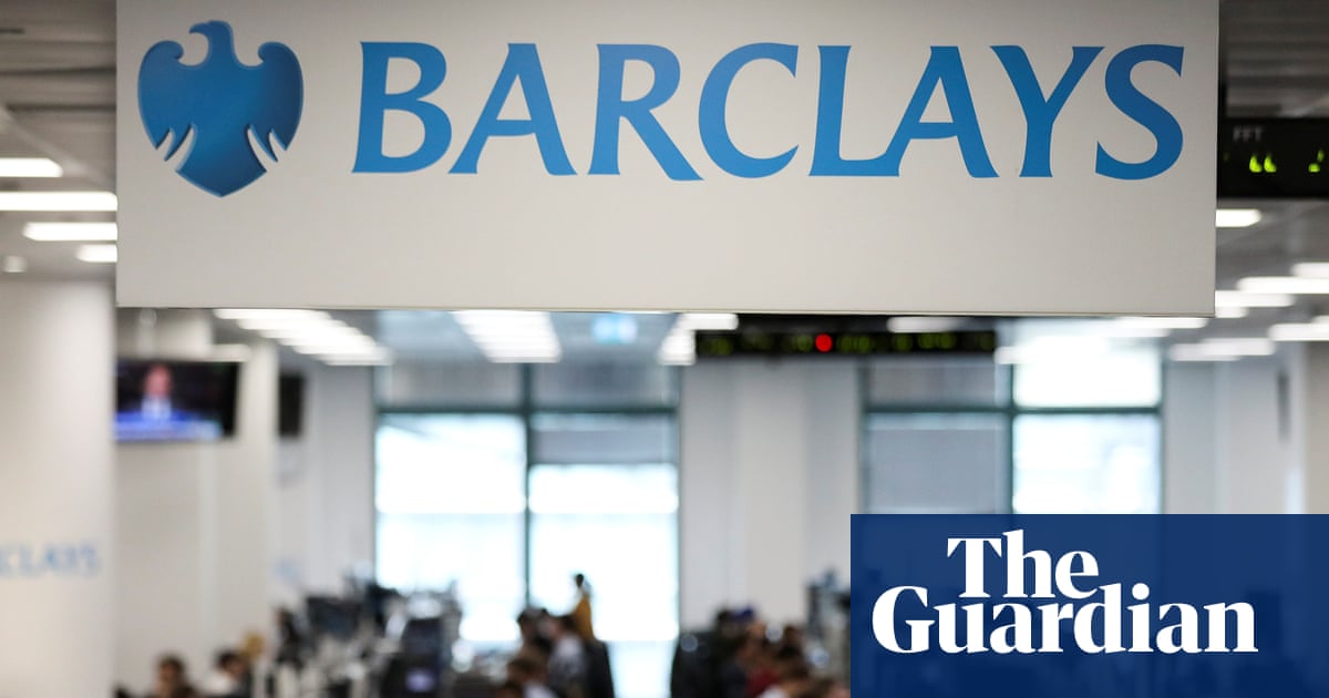 Thousands of Barclays staff revolt over return-to-office mandate