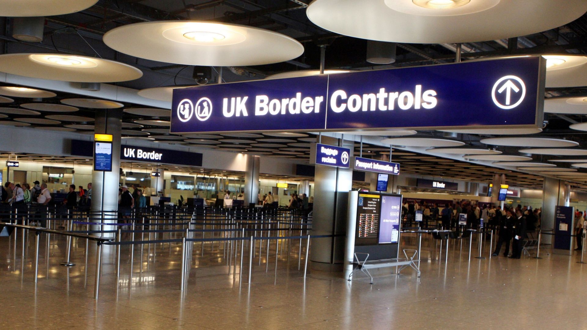Could dual nationals without a British passport be stopped at the border?