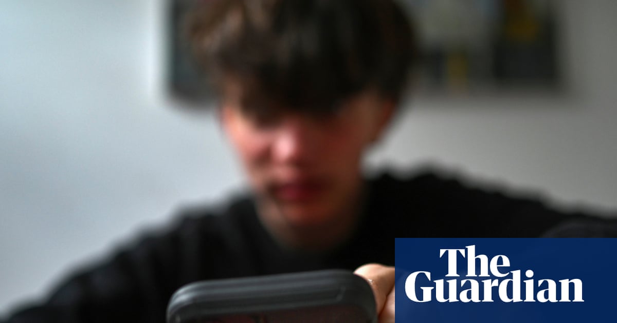 ‘The genie is out of the bottle’: parents react to UK under-16s social media ban