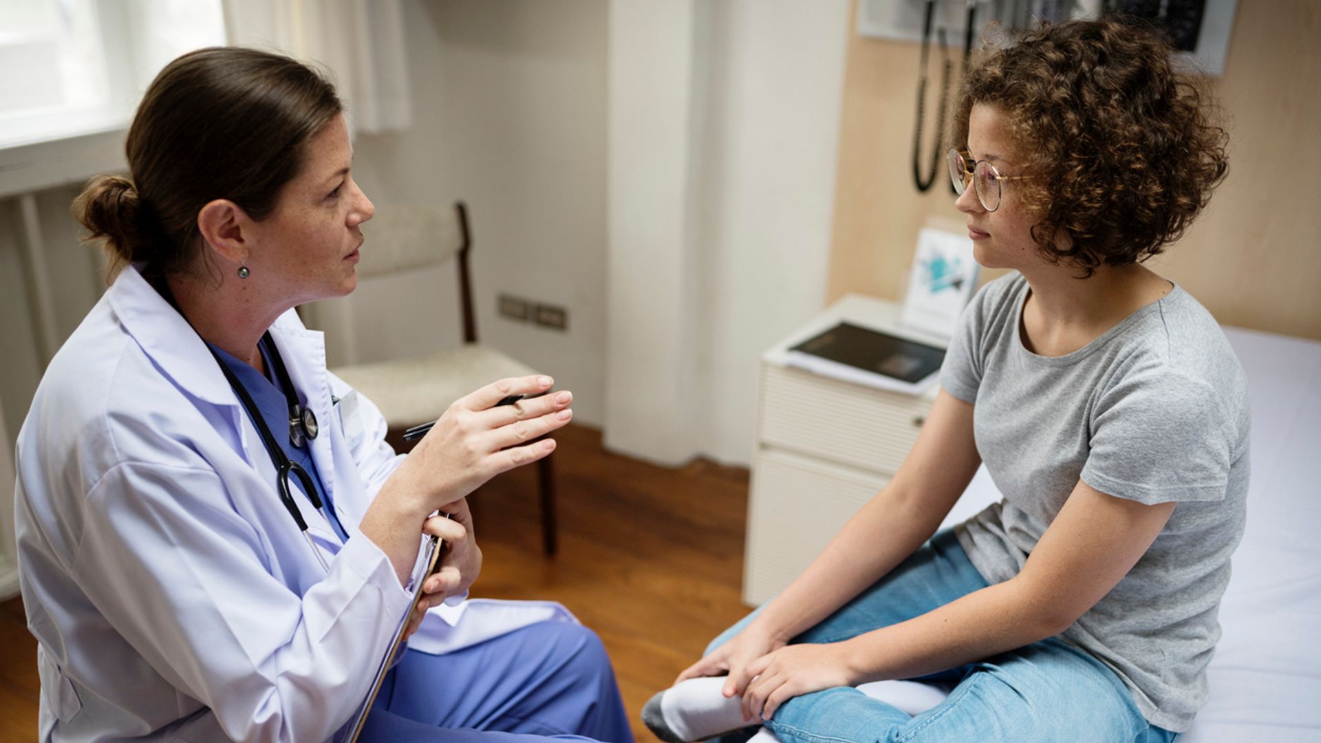 Gender-affirming hormone treatment for teenagers halted by NHS