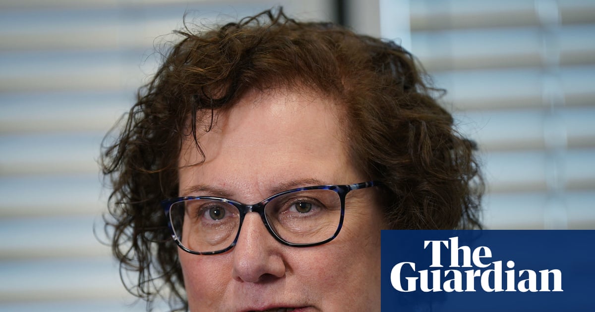 Social media misleads young on gender transitioning, says England review leader