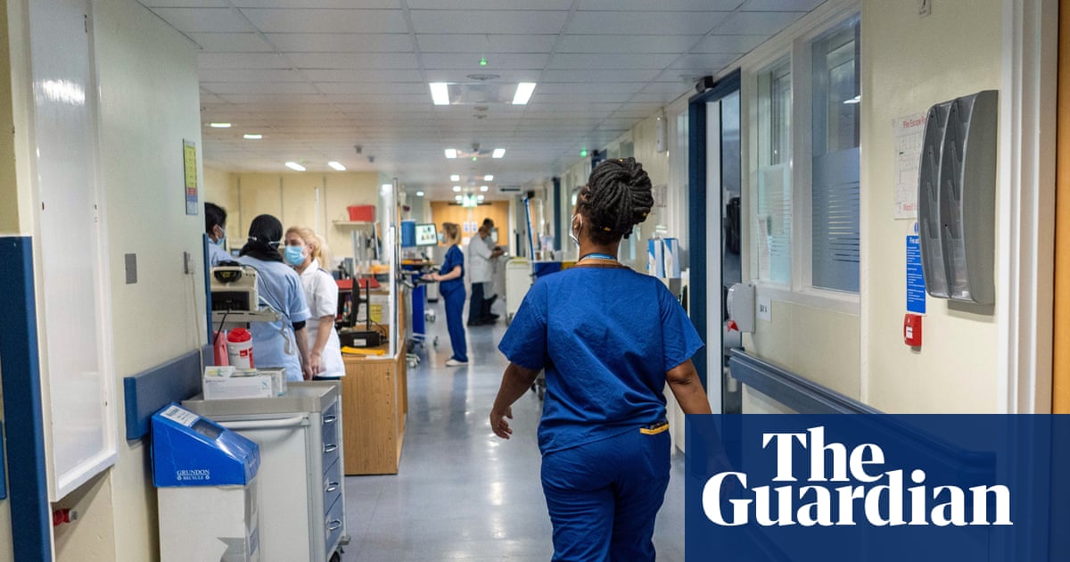 Rising numbers of younger midwives quitting NHS in England, data shows