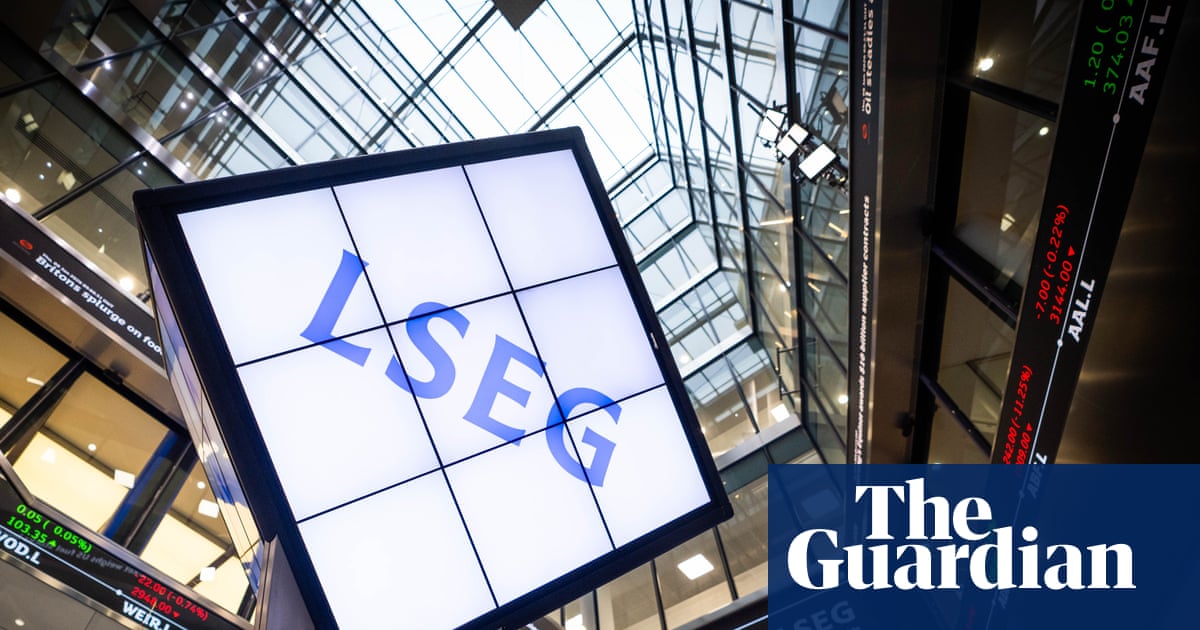 FTSE 100 hits record high despite AI sell-off