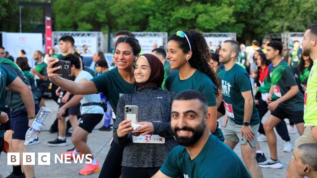 Watch: Return of Palestine Marathon attracts thousands of runners